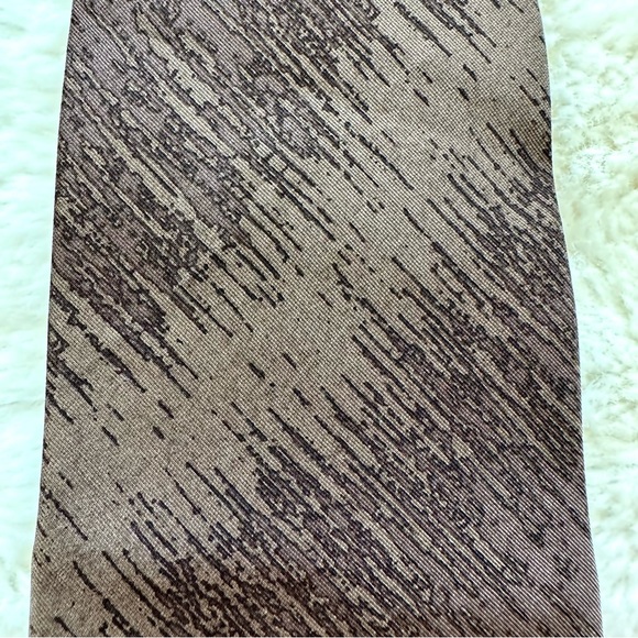 NWT!! Armani Collezione men silk tie Retail 225$ - Picture 3 of 6